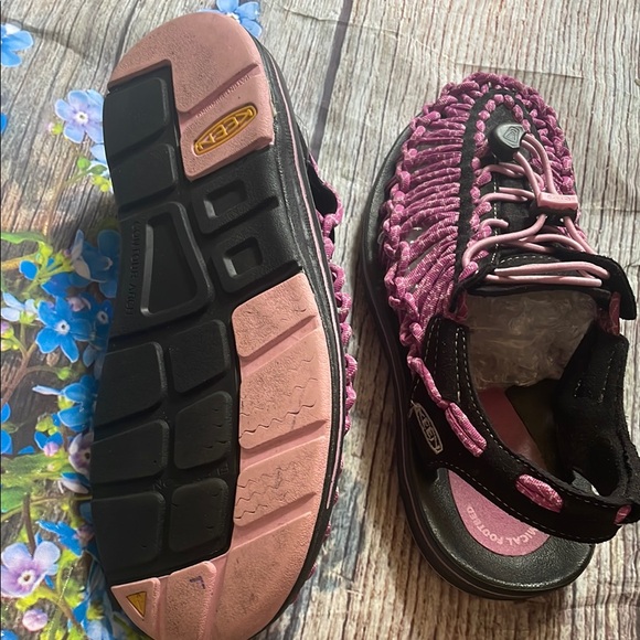 KEEN Women's Pink and Black Sandals - Picture 7 of 8